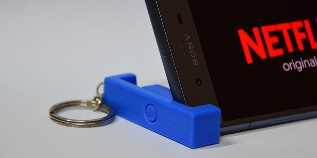 Support de téléphone bleu imprimé en 3D
